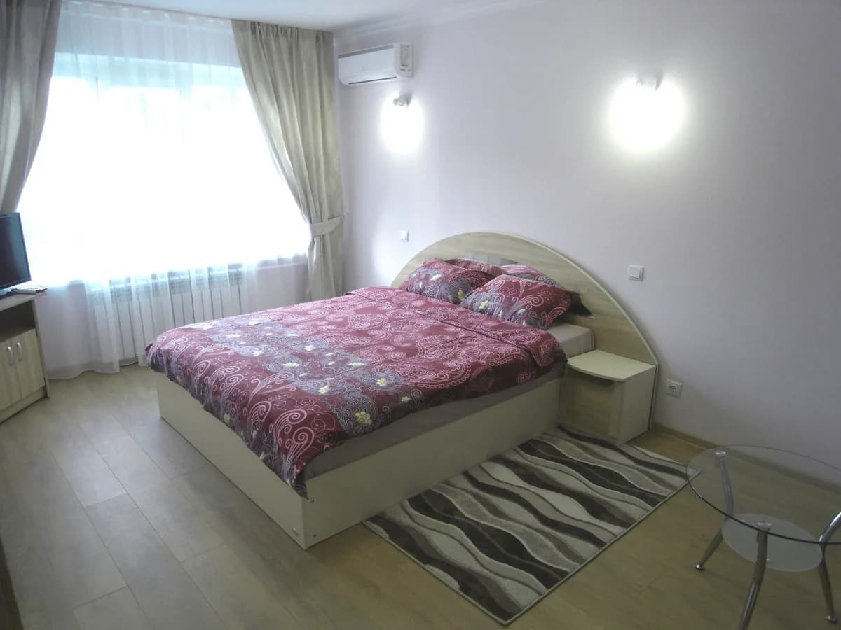 Clean, 1-room, cozy, furnished apartment.