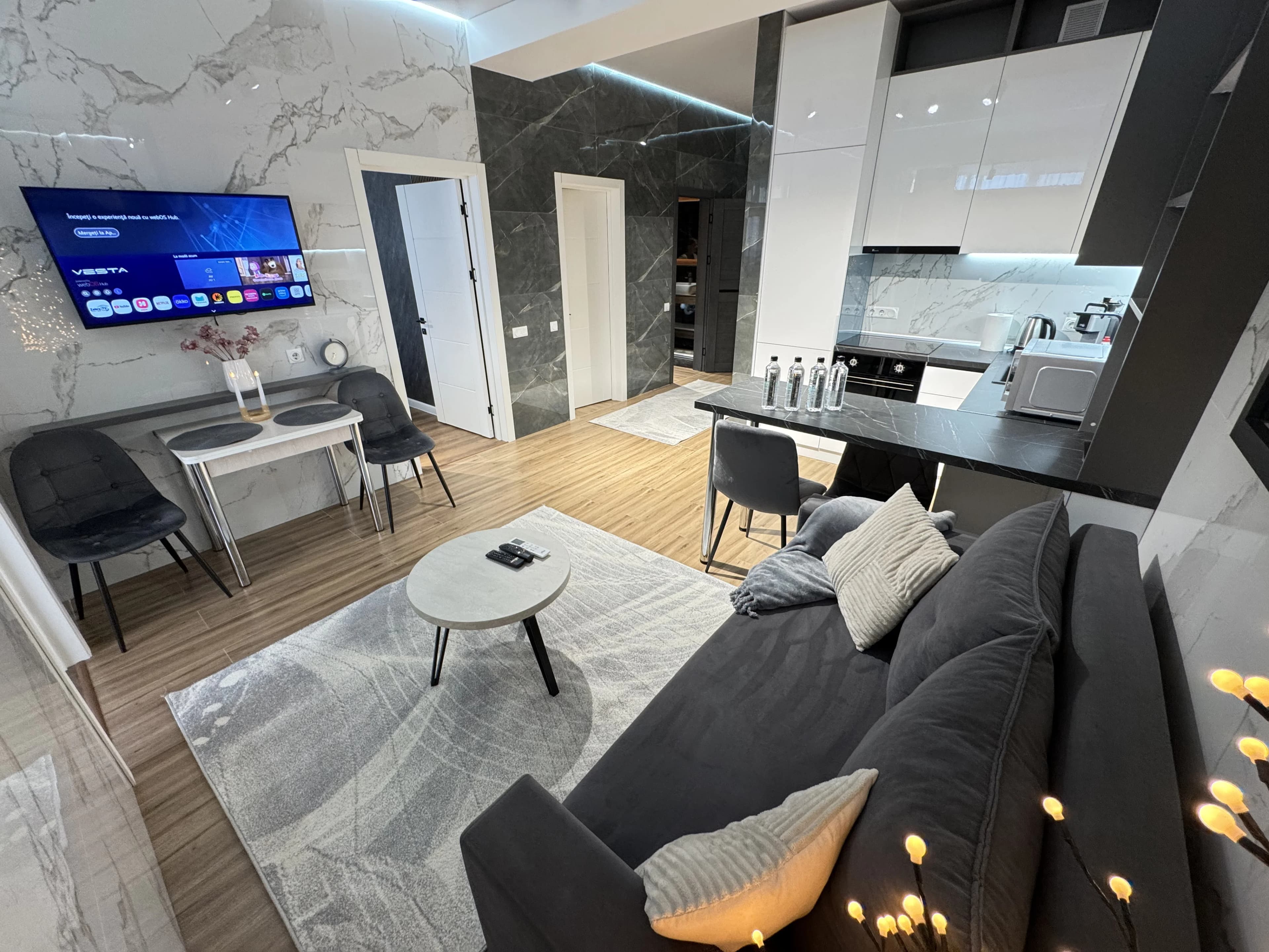 NEW Lux Apartment with Balcony
