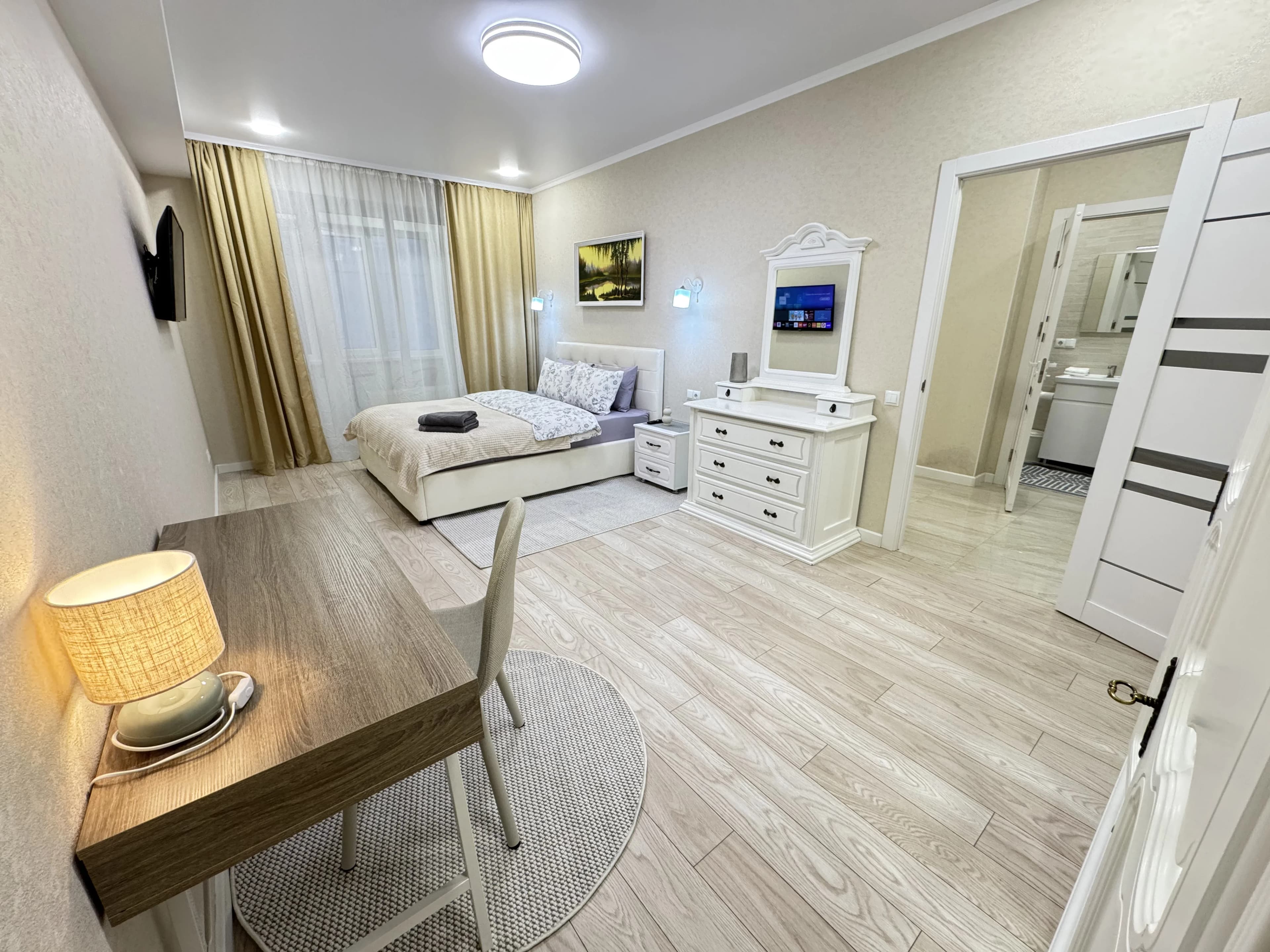 Central Top One Bedroom Apartment with Balcony