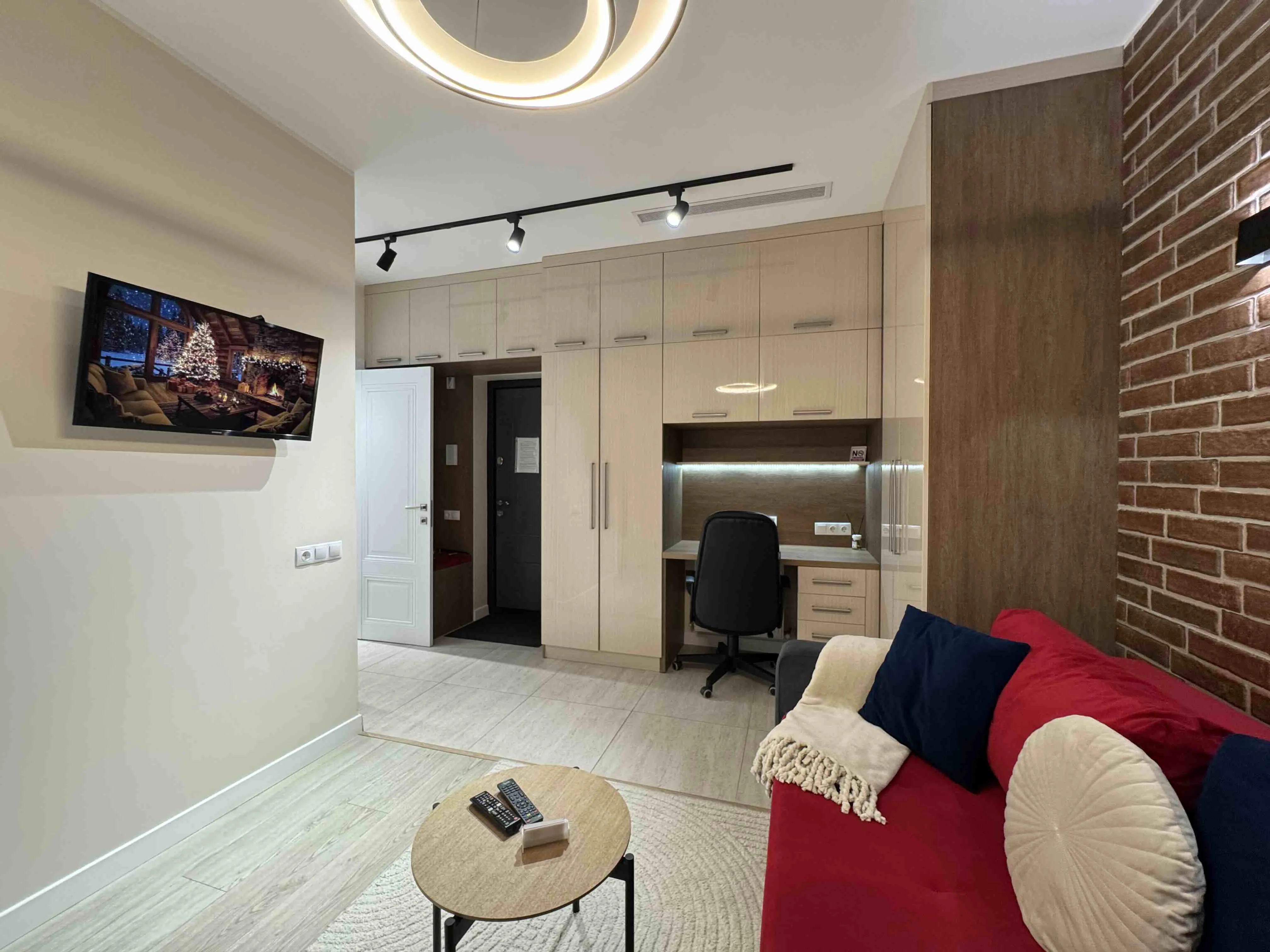 Solomon Lux Apartment with Balcony