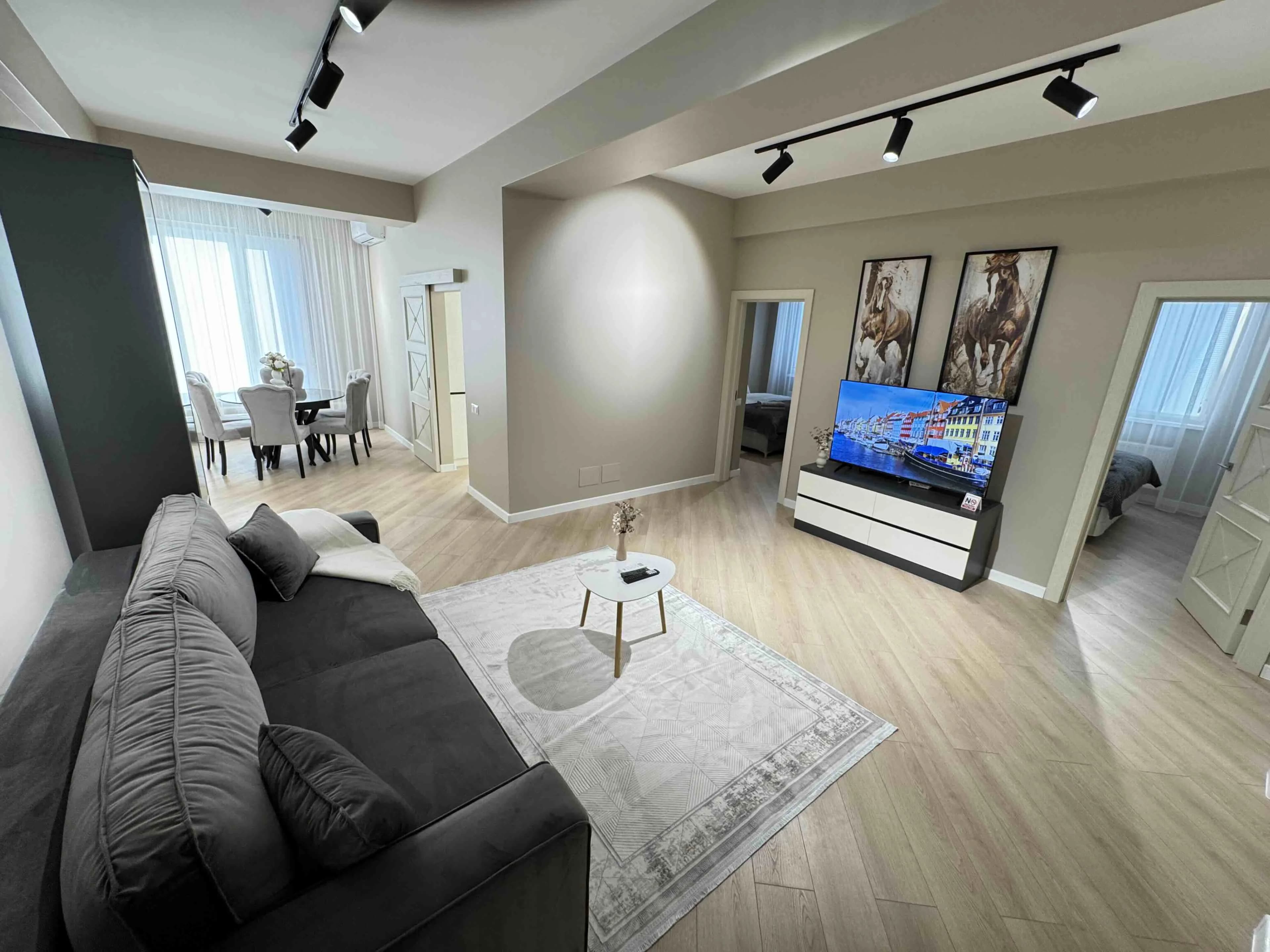Luxury Large 3 Bedrooms Apartament in Center Chisinau